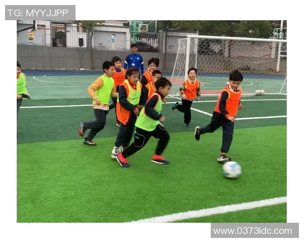 新人练足球的基本技巧与训练方法分享助你快速提升球技 新人练足球的基本技巧与训练方法分享助你快速提升球技