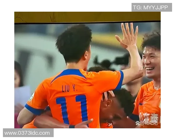 足球动容：在绿茵场上感受激情与梦想交织的瞬间