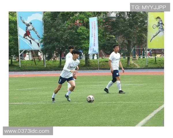 足球徐峥：从银幕到绿茵场的跨界之旅与激情碰撞